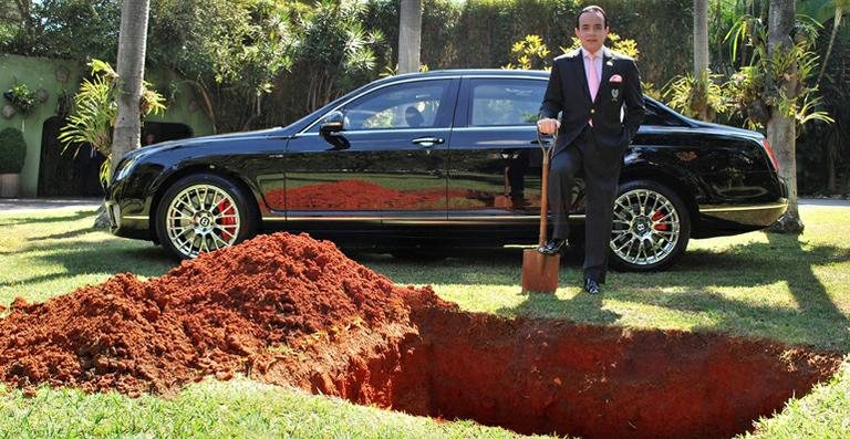 Chiquinho Scarpa vai enterrar o seu carro preferido - Reprodução/Facebook
