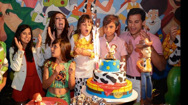 Claudia Lira comemora os 7 anos da filha, Valentina - Paulo Mumia