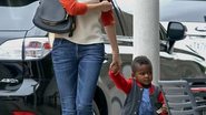 Charlize Theron em passeio com seu Jackson - AKM-GSI