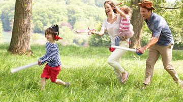 Aprenda a perder peso em brincadeiras com seus filhos - Shutterstock