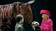 A rainha Elizabeth II festeja 50 anos de teatro em Londres - Andrew Matthews/ Reuters