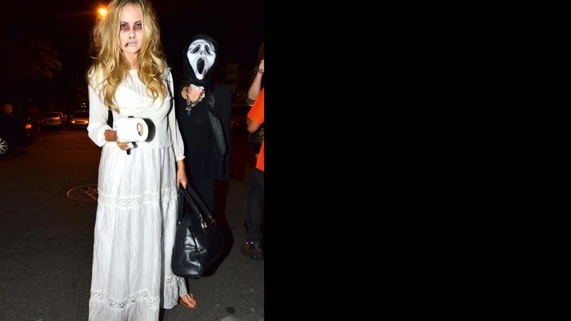Ellen Rocche  vestida de Loira do Banheiro para Halloween - Léo Marinho/ AgNews