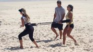 Flávia Alessandra treina na praia com suas filhas - Dilson Silva