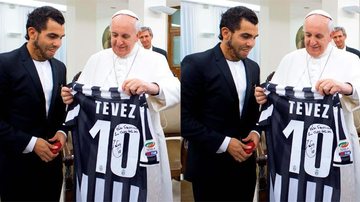 Tevez visita e presenteia o papa Francisco - Reuters/Osservatore Romano