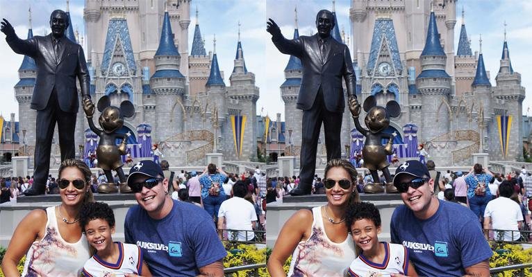 Diogo Nogueira vai à Disney com a família - -