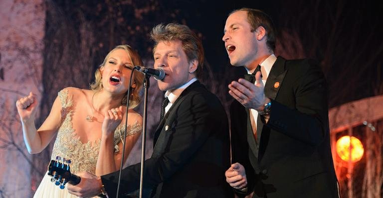Taylor Swift, Jon Bon Jovi e príncipe William cantam em evento de gala - Getty Images