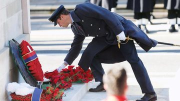 Príncipe William em tributo aos soldados ingleses que morreram durante a 1 Guerra Mundial - Suzanne Plunkett/Reuters