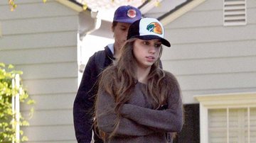 Meadow Rain, filha do falecido Paul Walker, é vista usando boné do pai em L.A. - AKM-GSI/AKM-GSI