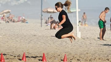 Fernanda Souza se empenha em treino circuito na areia no Rio de Janeiro - Dilson Silva/AgNews