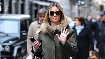 Caroline Celico vai às compras em Milão e esbanja elegância - Look Press Agency