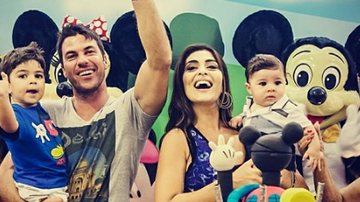 Juliana Paes com o marido, Carlos Eduardo, e os filhos, Pedro e Antônio - Reprodução / Instagram jupaesoficiai