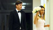 Ashton Kutcher vai a cerimônia de casamento do irmão de sua noiva Mila Kunis - AKM-GSI/AKM-GSI