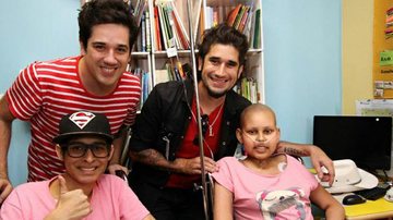 Rogério Flausino visita crianças com câncer - Eduardo Martins Tarran/ACCamargo