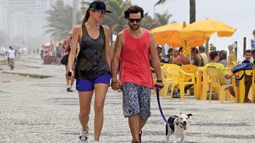 Ellen Jabour e seu namorado curtem dia de sol na Barra, no Rio de Janeiro - Rodrigo dos Anjos/AgNews