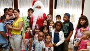 Luigi Baricelli vira Papai Noel para alegrar crianças portadores de câncer - Felipe Assumpção/AgNews