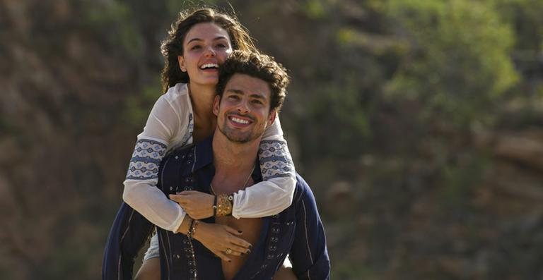 Leandro (Cauã Reymond) e Antônia (Ísis Valverde) em 'Amores Roubados' - TV Globo / Estevam Avellar