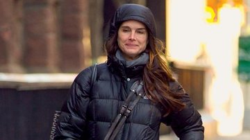 Brooke Shields passeia pelas ruas de Nova York durante temporada de frio - AKM-GSI/AKM-GSI