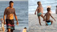 Rodrigo Hilbert curte dia na praia com os filhos gêmeos - J.Humberto / AgNews