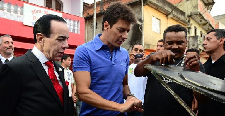Rodrigo Faro leva Chiquinho Scarpa para conhecer favela em São Paulo - Edu Moraes e Antônio Chahestian/Record