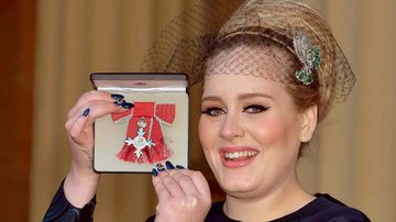 Adele usa look da estilista Stella McCartney para receber homenagem em Londres - John Stillwell/ Reuters
