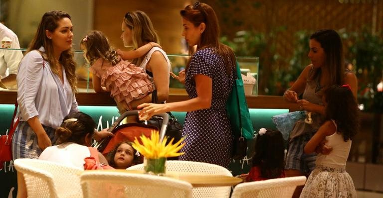 Tânia Mara, Fernanda Rodrigues e Tânia Khalill promovem encontro das filhas em shopping - Marcello Sá Barreto / AgNews