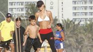Carolina Dieckmann faz exercícios com o filho José no Rio de Janeiro - Gil Rodrigues / Foto Rio News