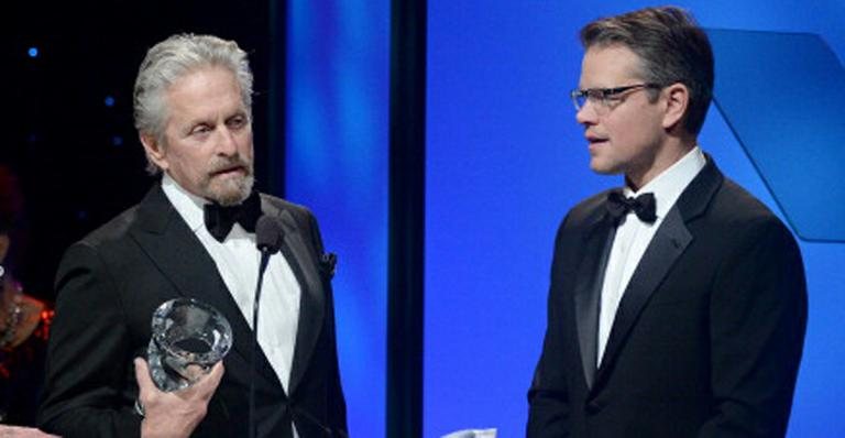 Michael Douglas e Matt Damon se encontram em prêmio da UNICEF - Getty Images
