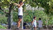 Cynthia Howlett se exercita com seu caçula na Lagoa do Rio de Janeiro - JC Pereira/AgNews