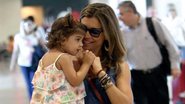 Grazi Massafera passeia com a filha no colo - Wagner Santos/ Photo Rio News