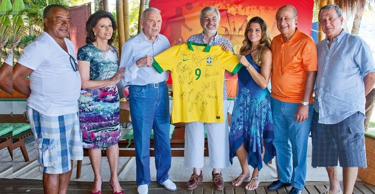 Ícones do futebol juntos em confraternização - Mariana Vianna