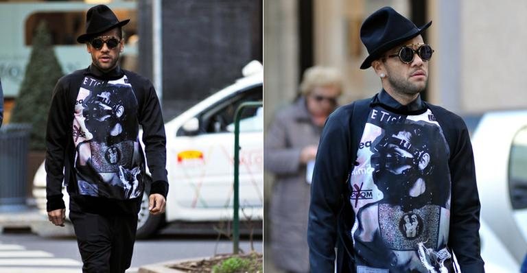 Fashionista, Daniel Alves passeia pelas ruas de Milão durante Semana de Moda - AKM-GSI/Splash