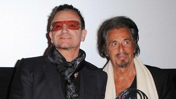 Bono é prestigiado com troféu por Al Pacino - AKM-GSI/AKM-GSI