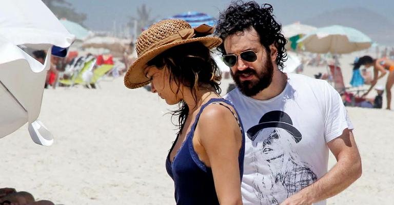 Caco Ciocler aproveita folga para namorar - Johson Parraguez/ Photo Rio News