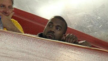 Kanye West assiste aos desfiles das campeãs - Cleomir Tavares - Divulgação