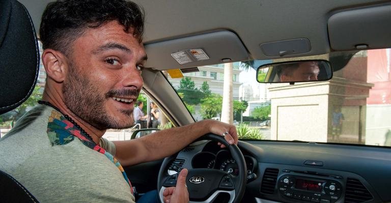 Kiko Pissolato retira carro que ganhou na Ilha - Samuel Chaves/S4 Photopress