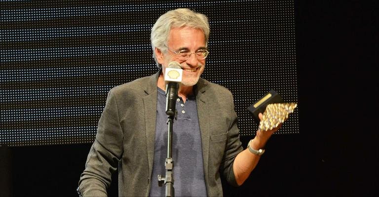 Aderbal Freire-Filho recebe prêmio de Melhor Direção pela peça Incêndios - Paulo Múmia