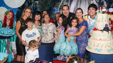 Luciano Camargo comemora o aniversário de quatro anos de suas gêmeas - Manuela Scarpa /Photo Rio News