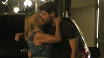 Susana Vieira é vista beijando o ex-noivo, Sandro Pedroso - Delson Silva/AgNews