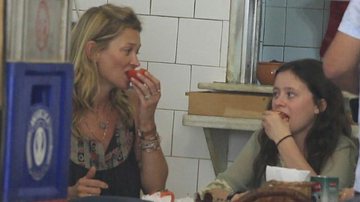 Kate Moss almoça em bar no Rio de Janeiro - Dilson Silva/AgNews