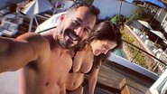 Malvino Salvador faz 'selfie' e mostra barriguinha de grávida da namorada - Instagram/Reprodução