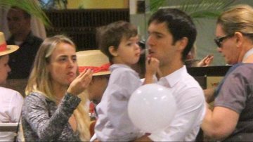 Juliana Silveira leva o filho para assistir peça infantil no Rio de Janeiro - Daniel Delmiro/Agnews