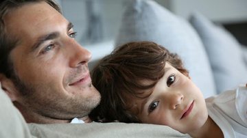 Homens que são pais aos 25 podem ter depressão - Shutterstock