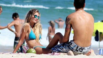 Yasmin Brunet curte praia com o marido, Evandro Soldati - JC Pereira / Ag. News