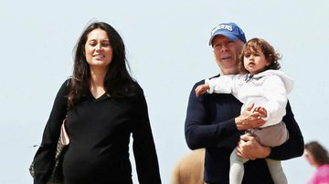Bruce Willis curtiu a família em passeio na praia de Santa Mônica, Califórnia - AKM-GSI/AKM-GSI