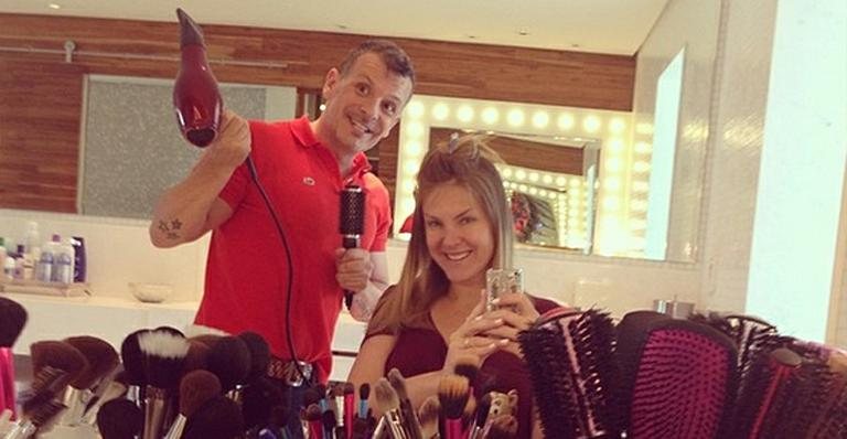 Ana Hickmann faz 'selfie' e se prepara para gravação do 'Domingo Show' - Instagram/Reprodução