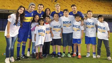 Integrantes do One Direction visitam estádio do Boca - AKM / GSI