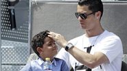 Cristiano Ronaldo troca chamegos com o filho durante partida de tênis - AKM-GSI/Splash