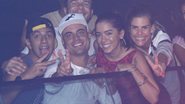 Sem make, Anitta curte show em boate e surpreende fãs - Raphael Mesquita / Divulgação