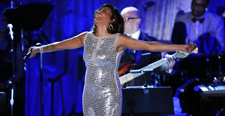 Família de Whitney Houston é contra biografia da cantora na TV - Getty Images