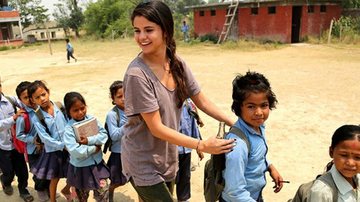 Selena Gomez no Nepal - UNICEF / Cortesia / Reprodução E!Online